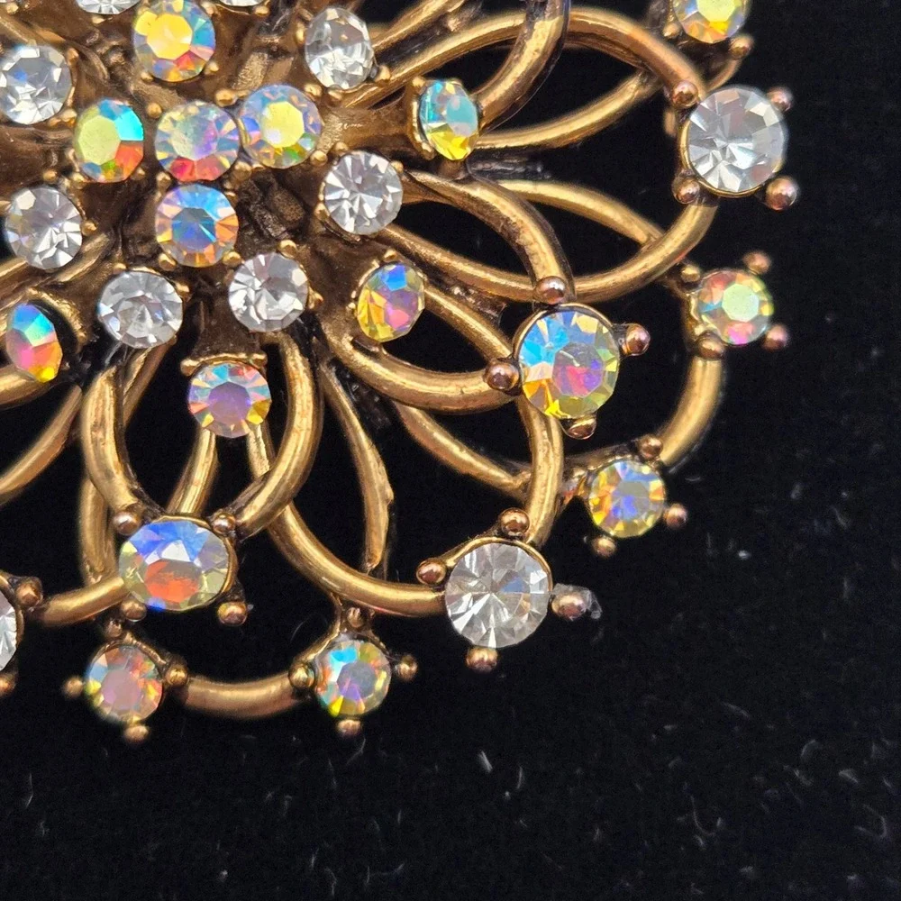 Vintage 60s Unbranded Brooch Gold Tone Aurora Borealis Rhinestone Floral Sunburs